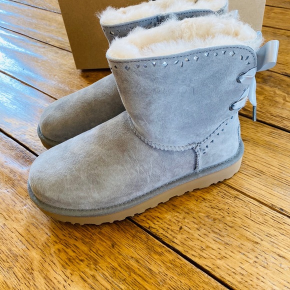 NIB UGG Women’s w dixi flora perforated boots - Picture 4 of 12